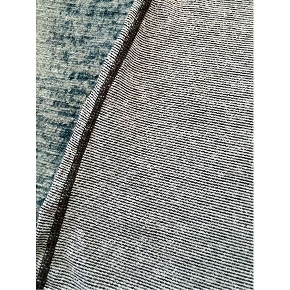 Lululemon Power Y Heathered Black Gray White Tonka Stripe Tank Top Size 4 - Picture 5 of 7